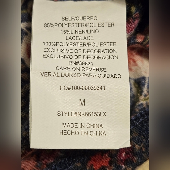 5/$25 Blue and Red Floral Top - Picture 4 of 6